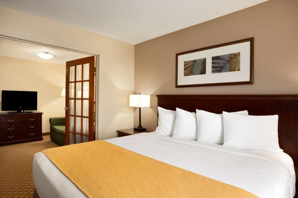 Country Inn & Suites by Radisson Toledo OH - image 3