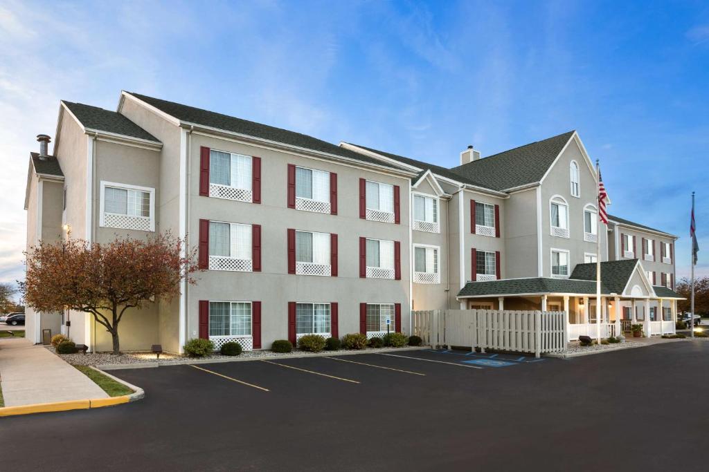 Country Inn & Suites by Radisson Toledo OH - image 4