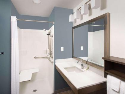 WoodSpring Suites Toledo Maumee - image 11