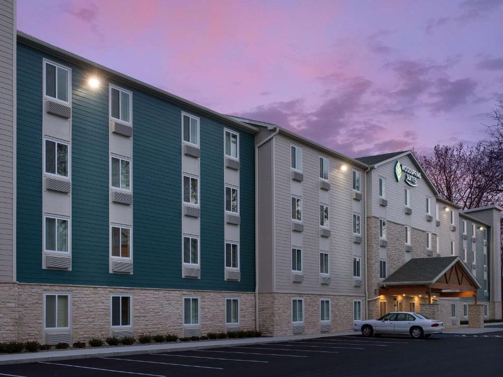 WoodSpring Suites Toledo Maumee - image 3