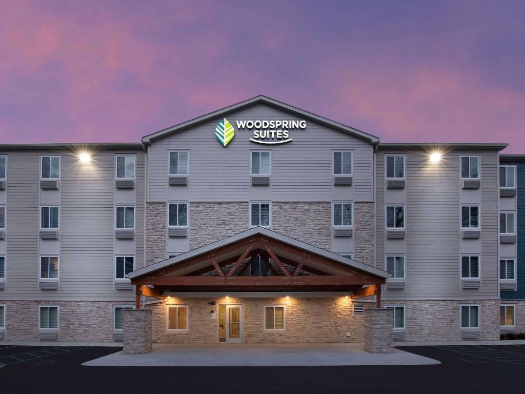 WoodSpring Suites Toledo Maumee - image 5