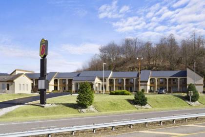 Super 8 by Wyndham Fort Chiswell Wytheville Area - image 2