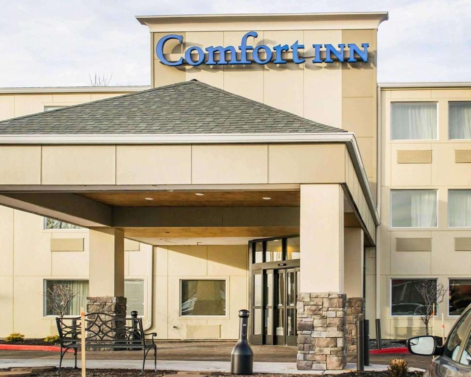 Comfort Inn Mayfield Heights Cleveland East - main image