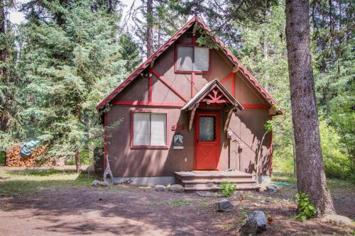 Huckleberry Riverfront Cabin - main image