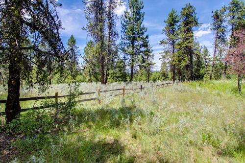 Strawberry Log Cabin Retreat - image 4