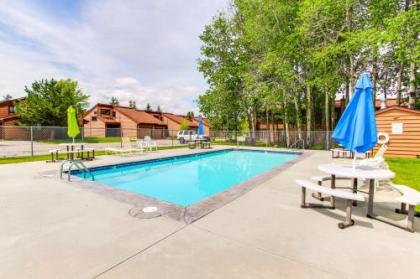 Aspen Village Golf Course Condo - Snowshoes - image 3