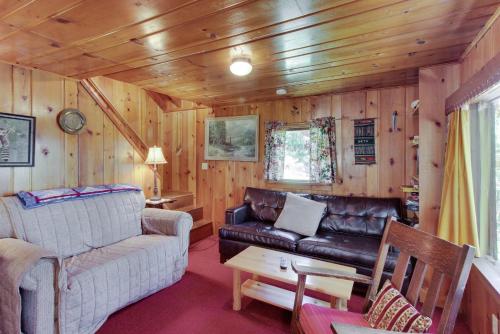 Beth's Lakeside Cabin - main image