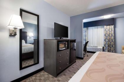 Quality Inn & Suites - image 15