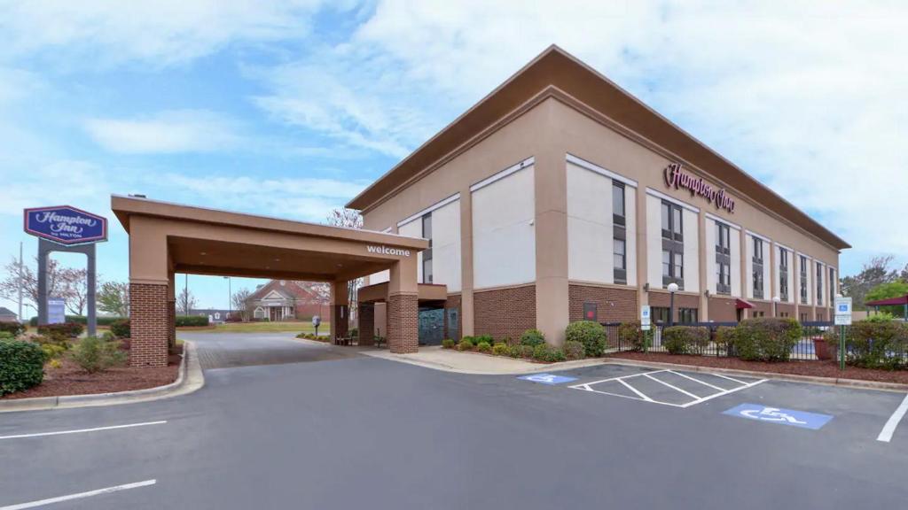 Hampton Inn Greensboro East / McLeansville - main image