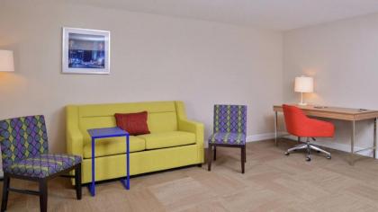 Hampton Inn Greensboro East / McLeansville - image 11