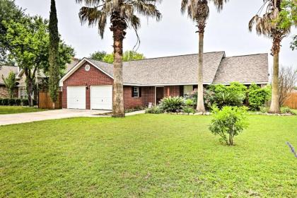 Hill Country Home with Pool near Austin and San Antonio - image 8