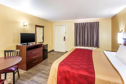 Econo Lodge McAlester - image 10