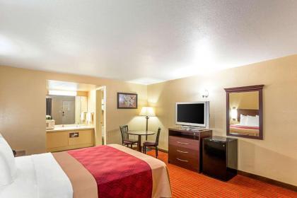 Econo Lodge McAlester - image 13