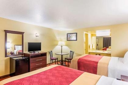 Econo Lodge McAlester - image 9