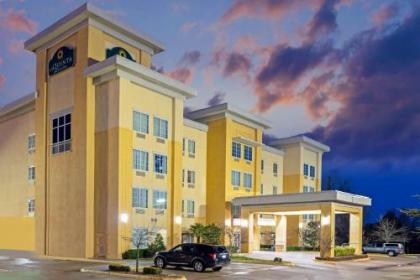 La Quinta Inn & Suites by Wyndham Mcalester - image 12