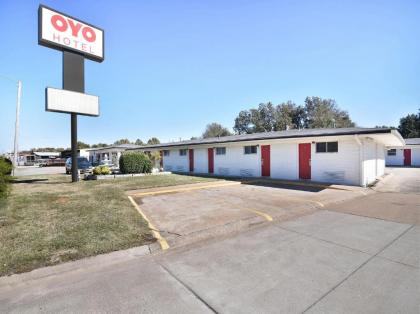 OYO Hotel McAlester OK S Main St - image 3