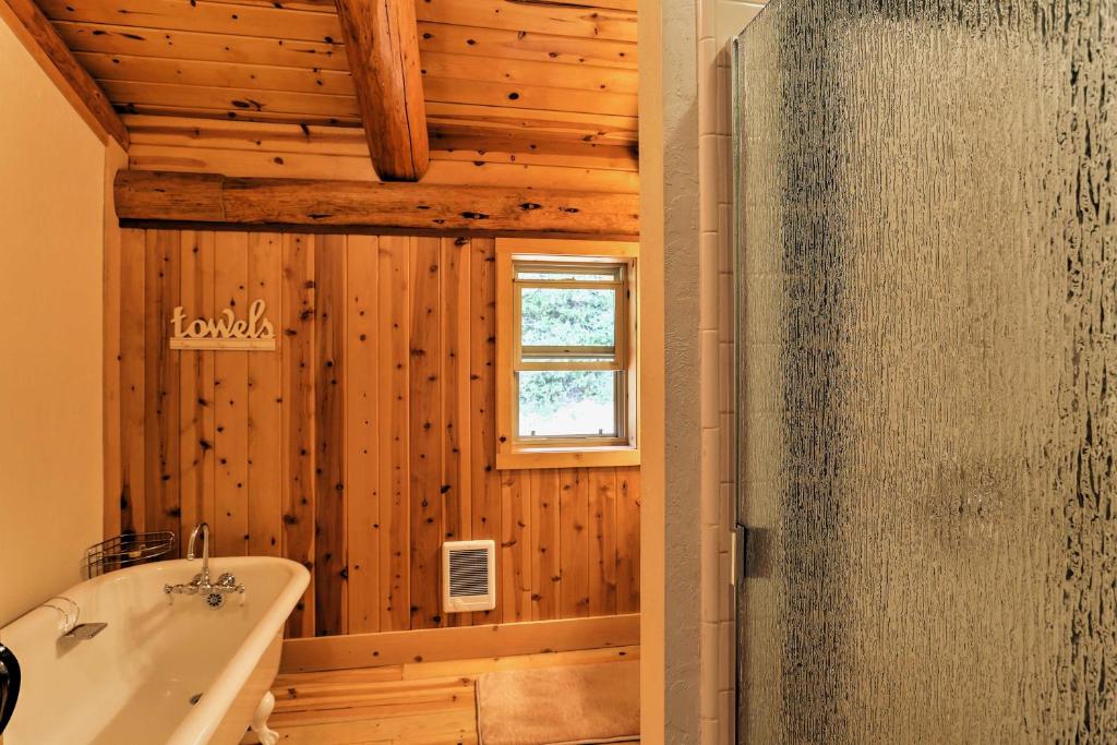 Log Home on 40 Private Acres By Mt Shasta Ski Park - image 6