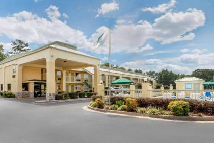 Quality Inn McComb - image 1