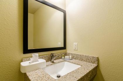 Cobblestone Hotel & Suites - McCook - image 12