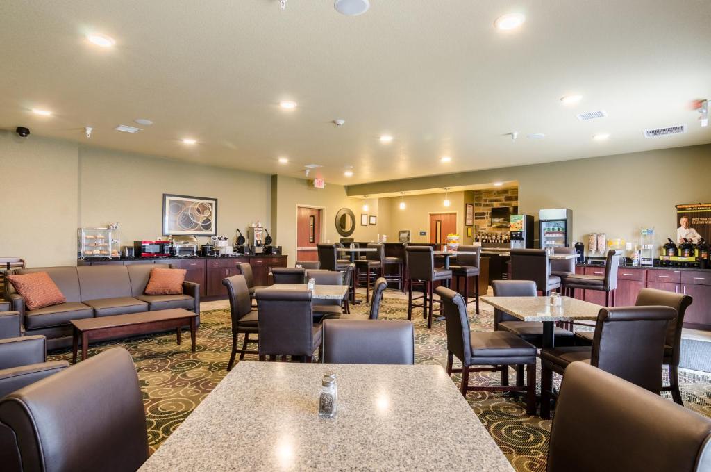 Cobblestone Hotel & Suites - McCook - image 2