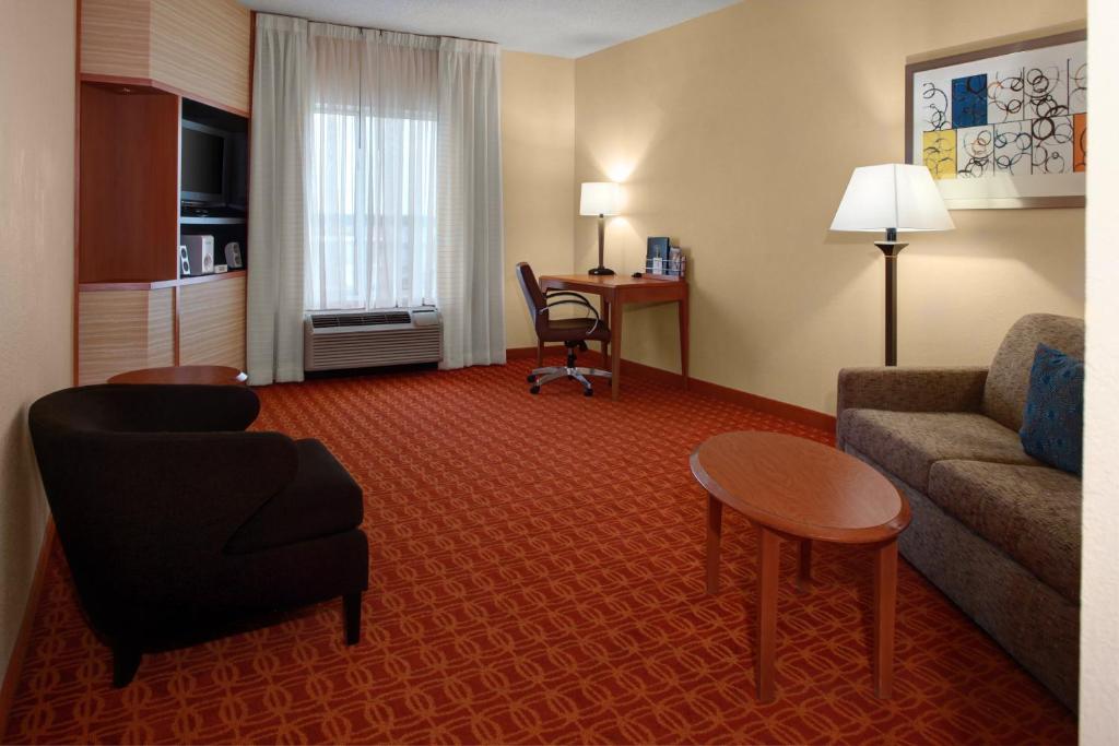 Fairfield Inn & Suites Atlanta McDonough - image 2