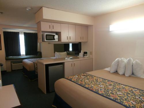 America's Best Value Inn & Suites-McDonough - image 4