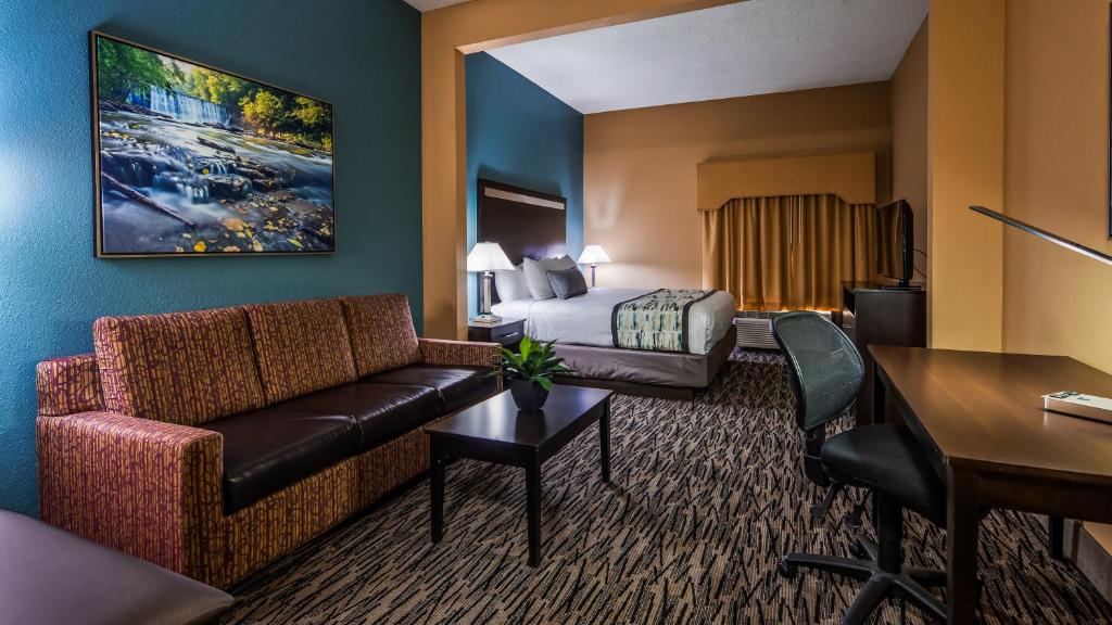 Best Western Plus McDonough Inn & Suites - image 3