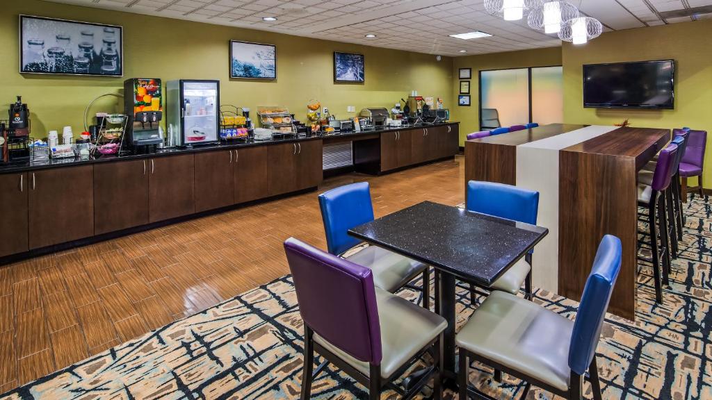 Best Western Plus McDonough Inn & Suites - image 6