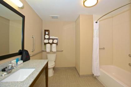 Hampton Inn Atlanta McDonough - image 9