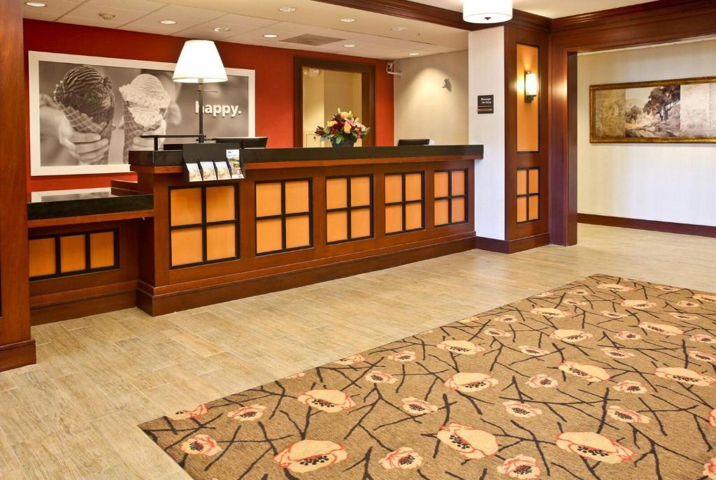 Hampton Inn McHenry - image 7