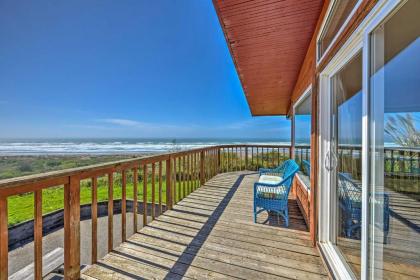 Oceanfront Clam Beach House with Private Hot Tub!