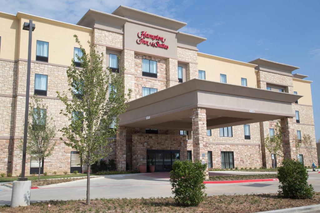 Hampton Inn and Suites by Hilton McKinney - main image