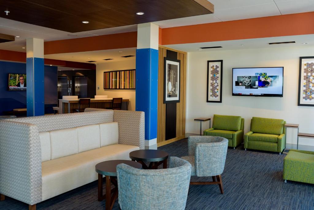 Holiday Inn Express & Suites McKinney - Frisco East an IHG Hotel - image 6