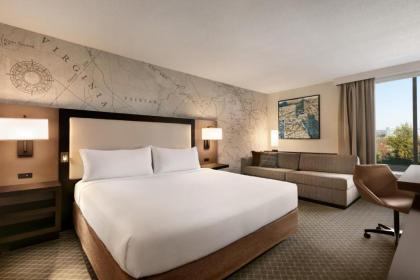 DoubleTree by Hilton McLean Tysons - image 11