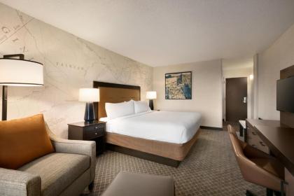 DoubleTree by Hilton McLean Tysons - image 13