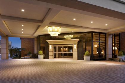 DoubleTree by Hilton McLean Tysons - image 14