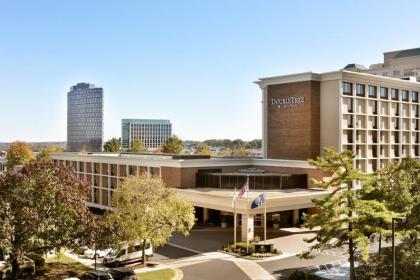 DoubleTree by Hilton McLean Tysons - image 15