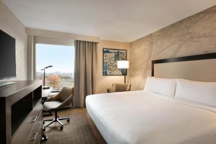 DoubleTree by Hilton McLean Tysons - image 9