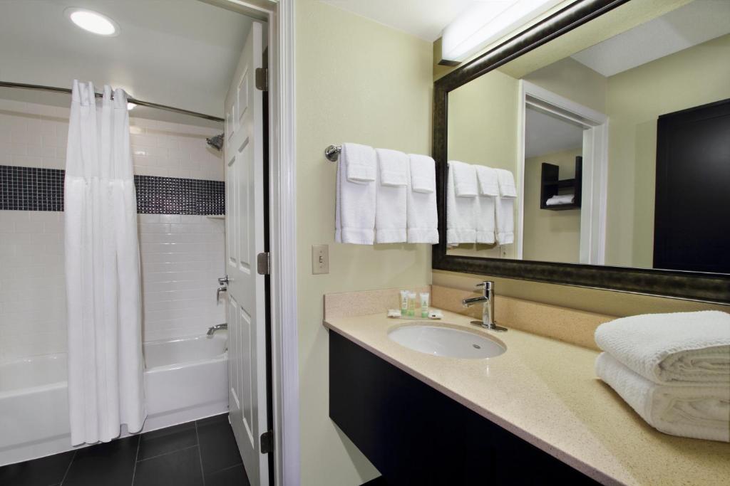 Staybridge Suites Tysons - McLean an IHG Hotel - image 4