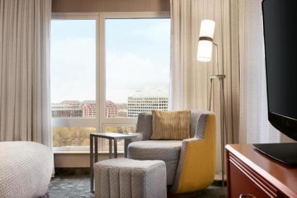 Courtyard by Marriott Tysons McLean - image 10