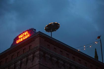 McMenamins Hotel Oregon - image 6