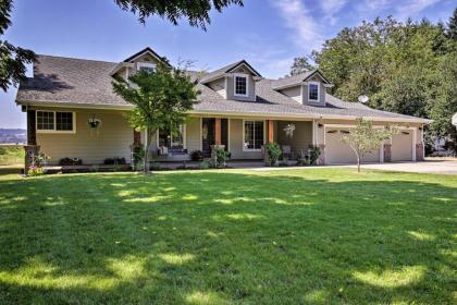 mcminnville Wine Country Home with Hot tub and Deck mcminnville