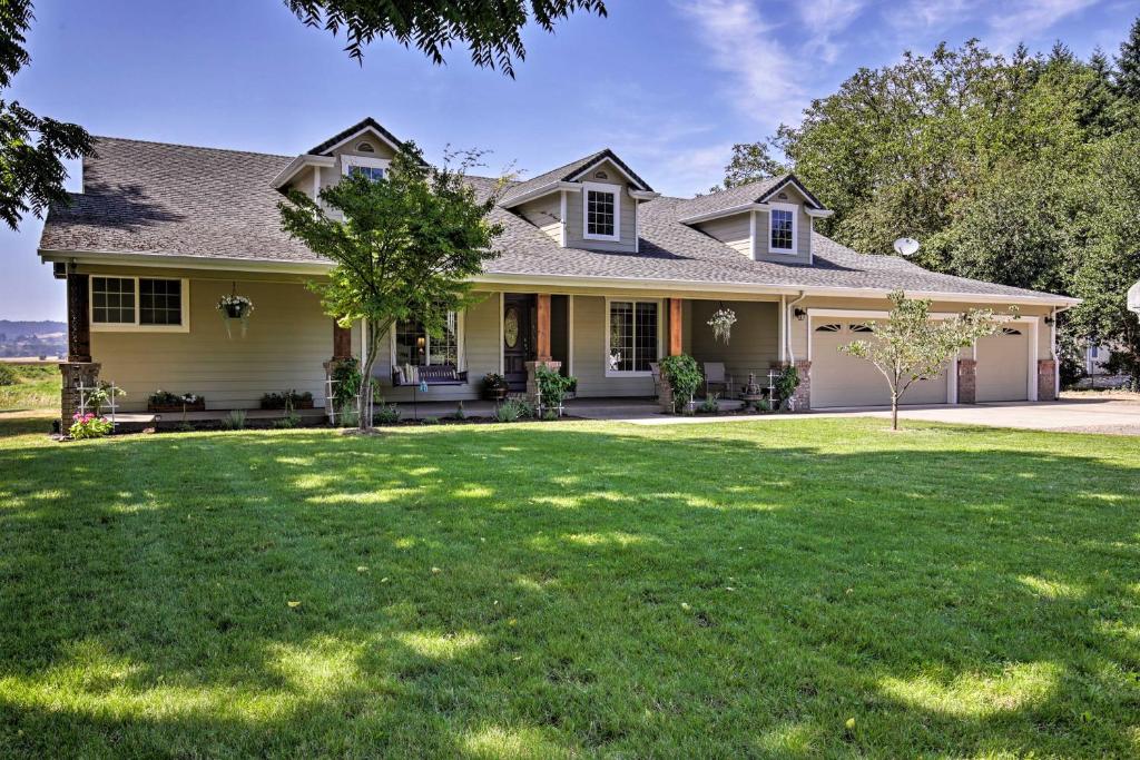 McMinnville Wine Country Home with Hot Tub and Deck - main image