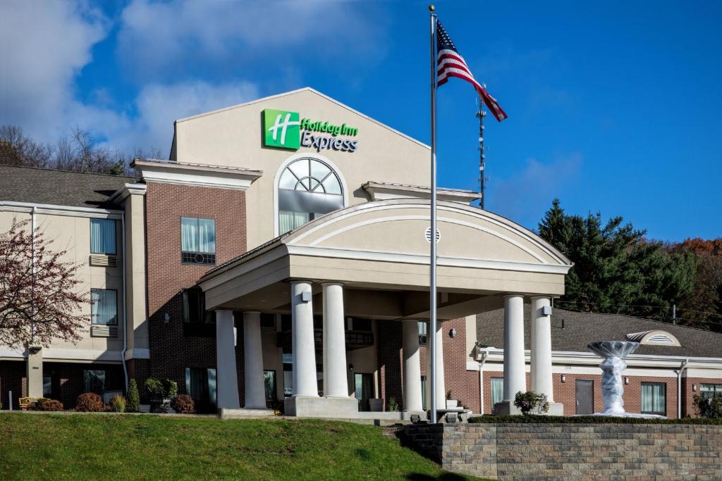 Holiday Inn Express Meadville (I-79 Exit 147a) an IHG Hotel - main image