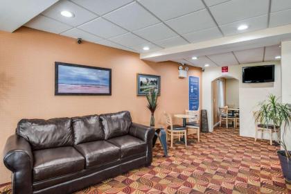 Econo Lodge Mechanicsburg - image 11