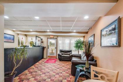 Econo Lodge Mechanicsburg - image 9