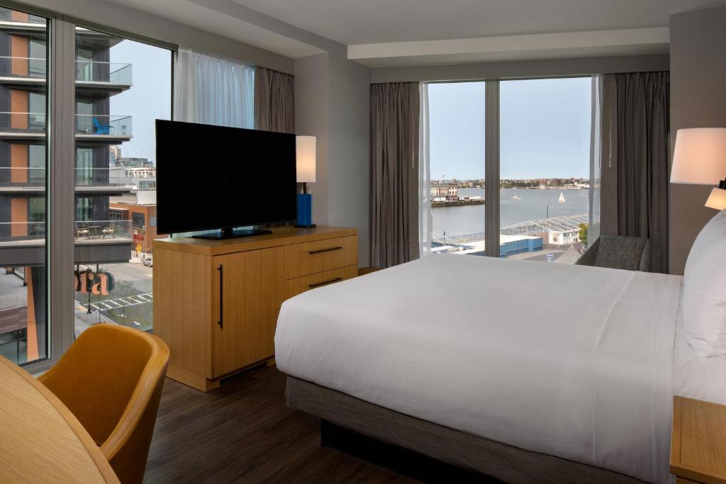 Hyatt Place Boston/Seaport District - image 7