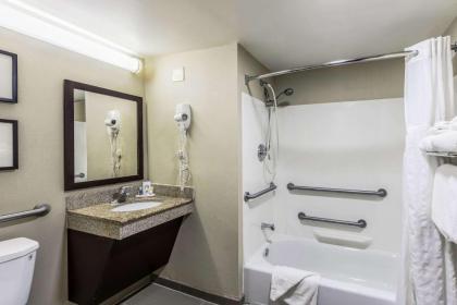 Comfort Inn Medford-Long Island - image 14