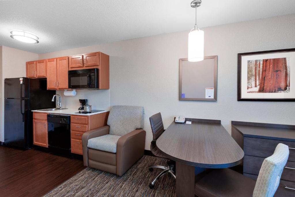 Candlewood Suites Medford an IHG Hotel - image 2