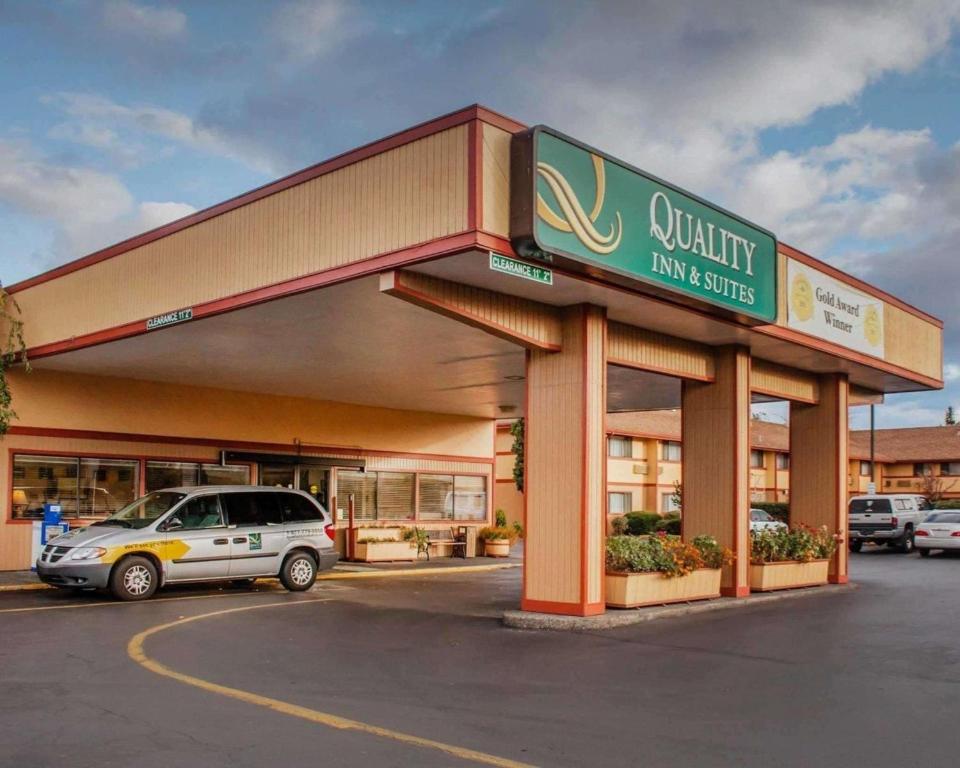 Quality Inn & Suites Medford Airport - main image